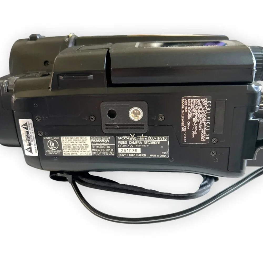 (PARTS ONLY) Sony Handycam Vision Camcorder CCD-TRV16 - PARTS ONLY!